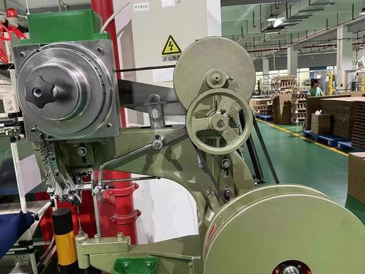 Machine à rivetage tubulaire creuse pour les vêtements en cuir rivetage en métal en plastique